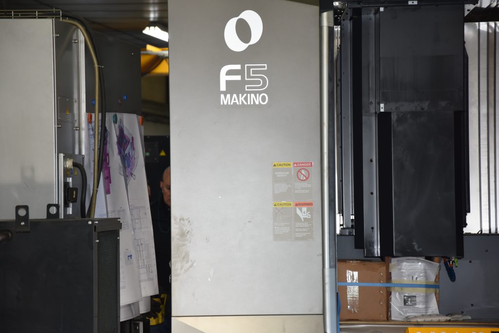 Centre d'usinage vertical MAKINO type F5
